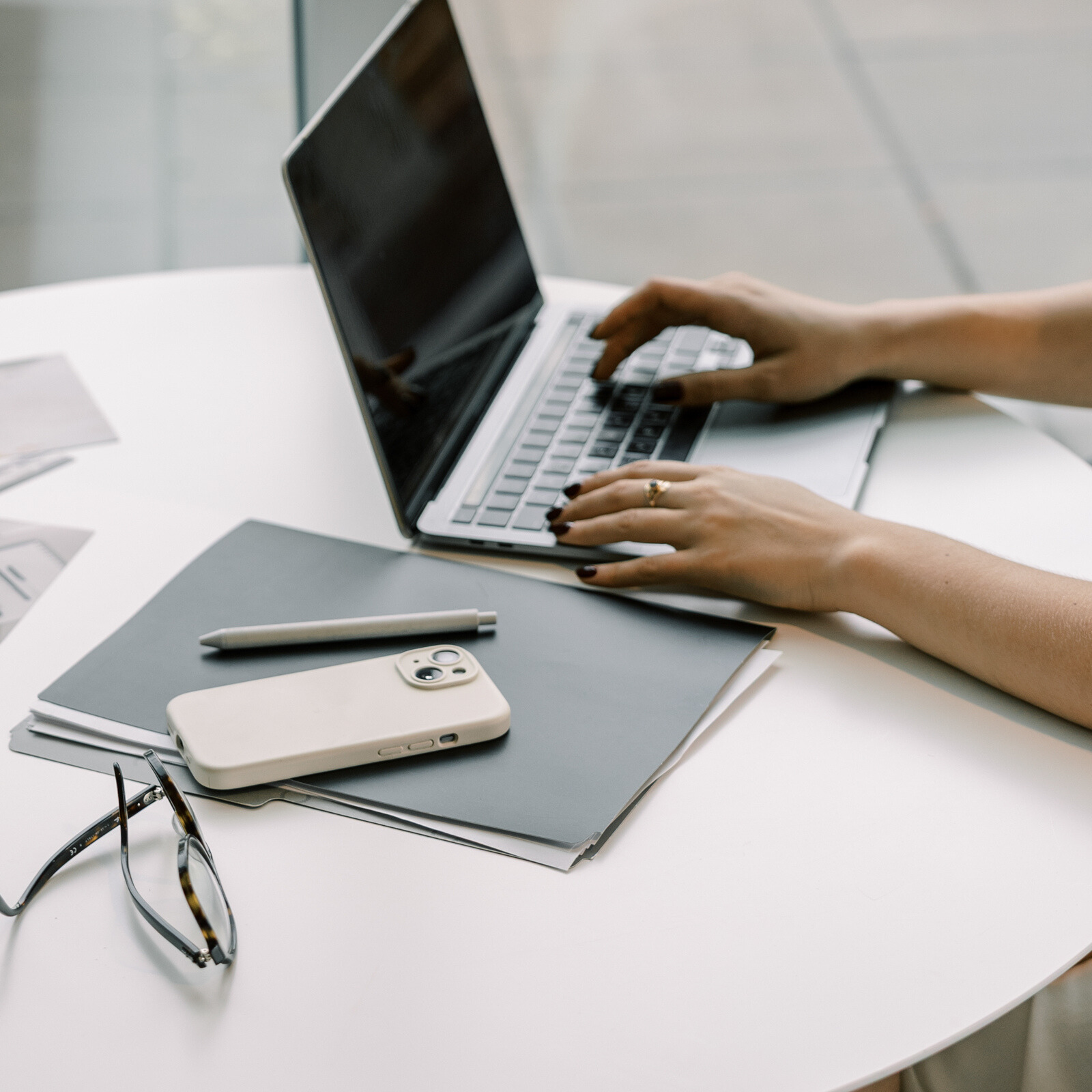 Discover how to use content marketing to book high-ticket coaching clients on autopilot. Learn the pros and cons of blogging, podcasting, and YouTube—and how to choose the best content strategy to grow your coaching business and attract dream clients. #ContentMarketing #CoachingBusiness #LifeCoach #HighTicketClients #PodcastingTips #YouTubeForCoaches #BloggingForBusiness #OnlineCoaching #BusinessGrowth #EntrepreneurMindset