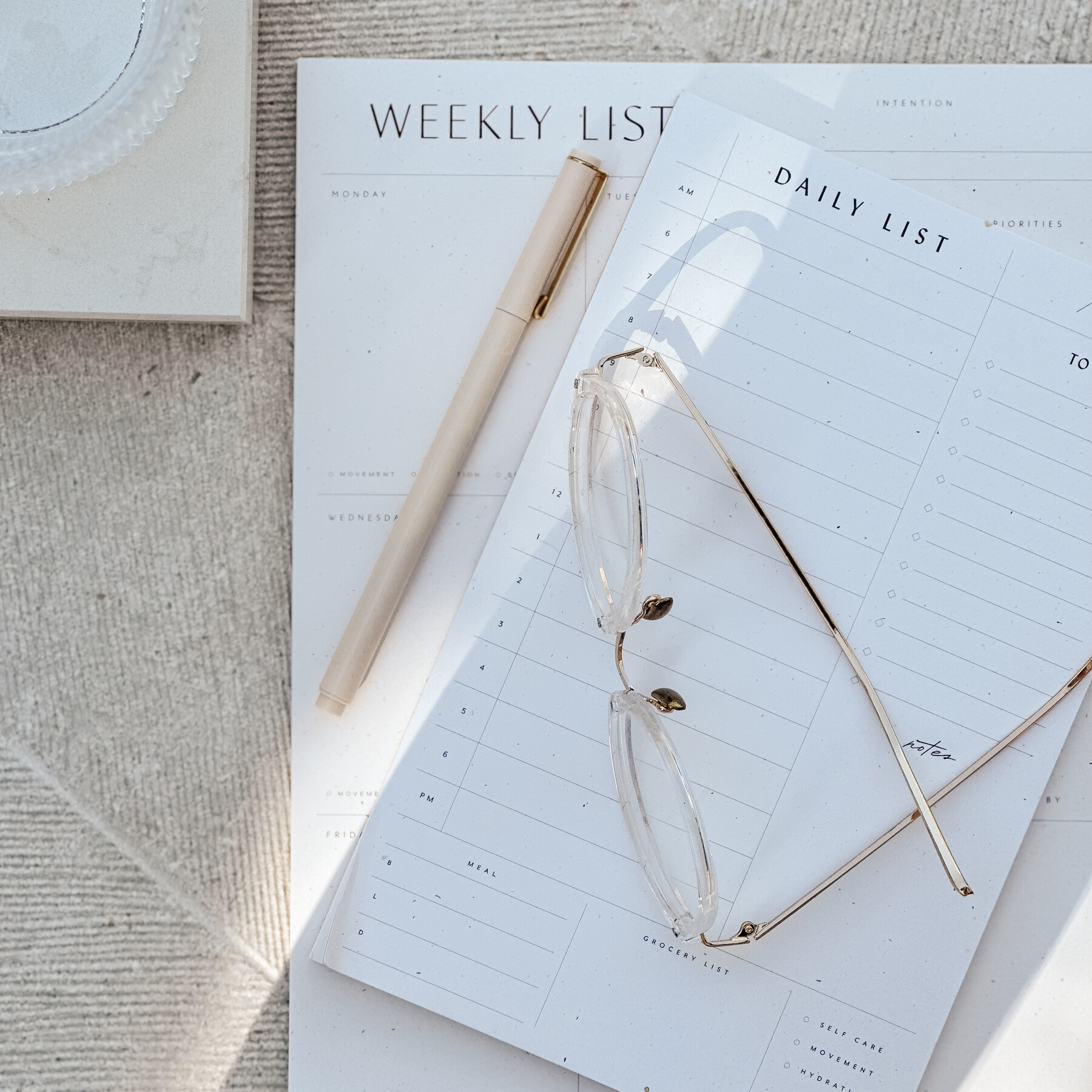 Learn how the common enemy effect makes your brand magnetic. Discover how choosing a clear “enemy” helps you attract aligned clients and sell with confidence.