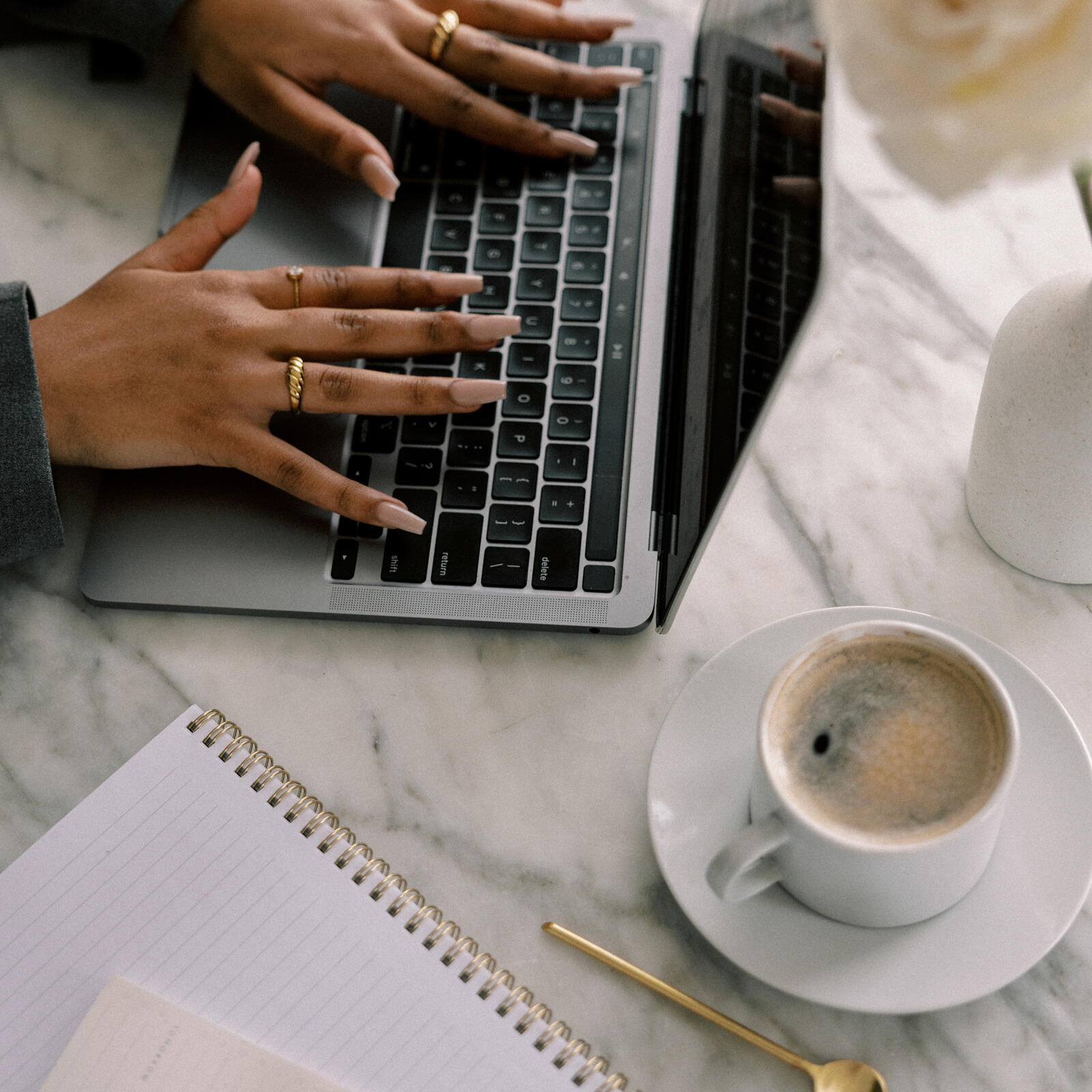 Make money online with these 10 easy side hustle ideas you can start this weekend—even while working a 9–5. Build your first $1k and create a real exit plan.